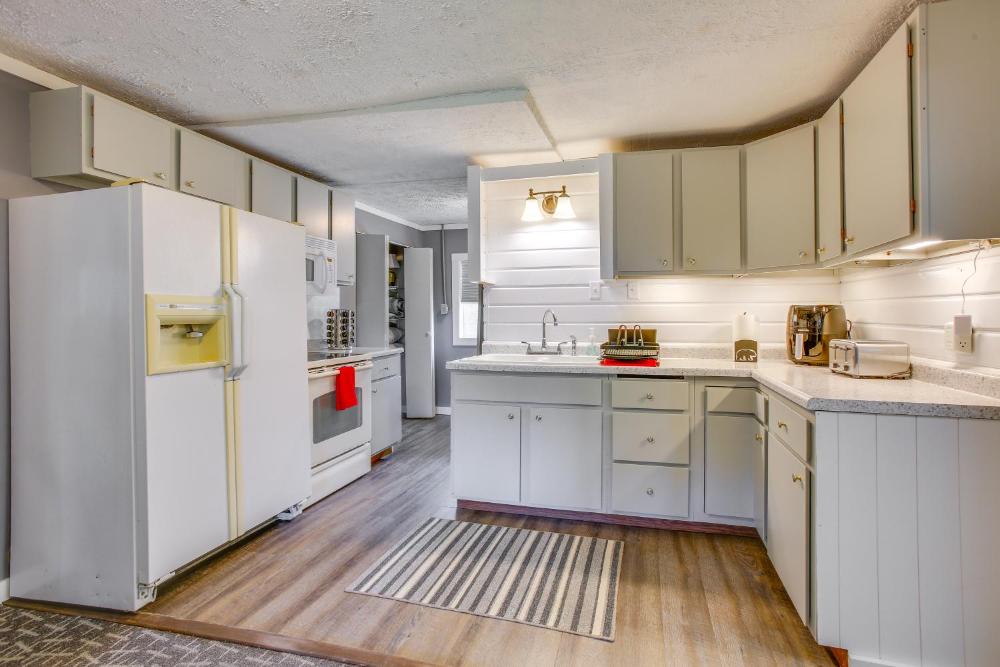 Charming Lake Ann Apartment - Walkable Location!
